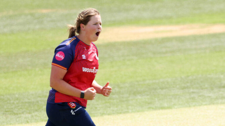 Grace Scrivens fifty sets up Essex in Headingley thriller – ایسیکس کی ہیڈنگلے میں سنسنی خیز فتح: گریس سکریونز کی شاندار کارکردگی