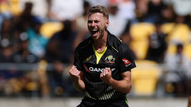 دوسرے ون ڈے میں ٹاس، ٹیم تبدیلیاں: Australia opt to bat, Meredith called in, Soumya returns