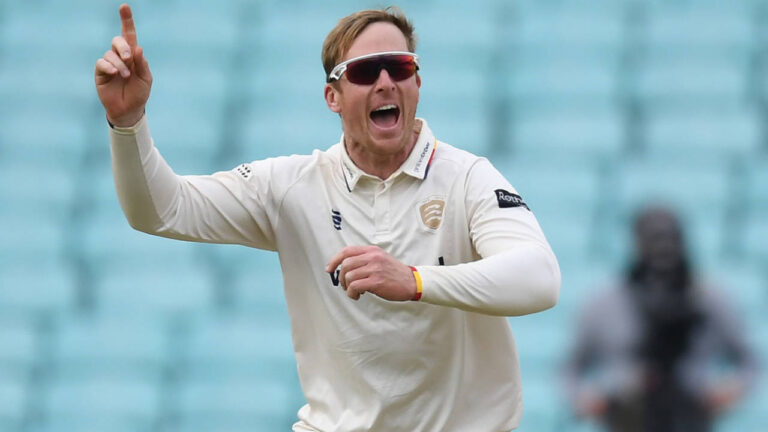 Harmer, Bennett turn the screw as Leicestershire struggle against Essex – ہارمر، بینیٹ نے لیسٹرشائر کو ایسیکس کے خلاف جدوجہد پر مجبور کیا: کاؤنٹی چیمپئن شپ میں چوتھی شکست کا خطرہ