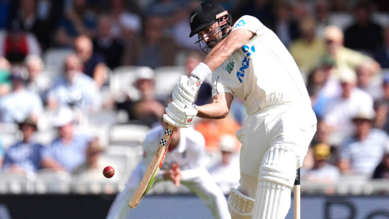 Mitchell fifty guides New Zealand’s lead past 400 – اوول ٹیسٹ